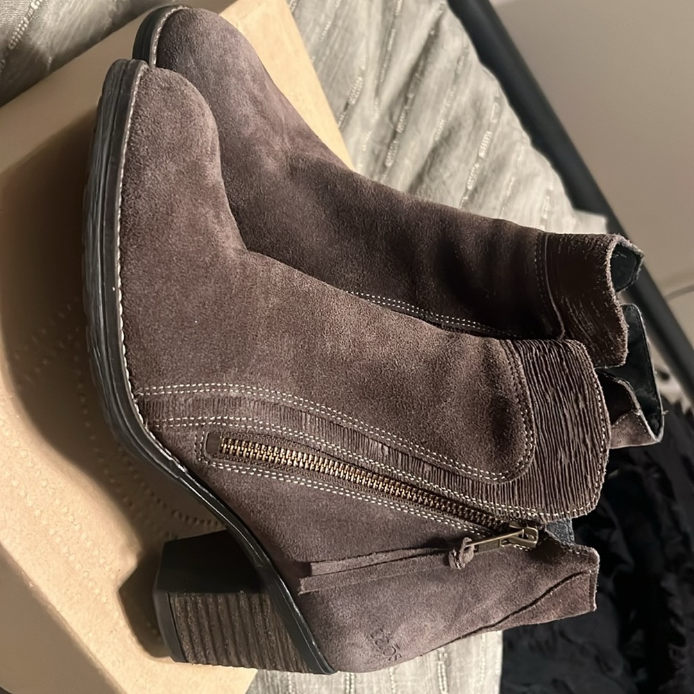 EUC Taos Dillie Booties